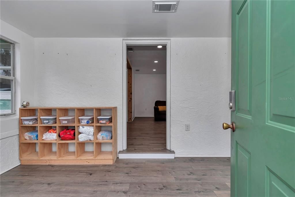 For Sale: $249,000 (2 beds, 2 baths, 1044 Square Feet)