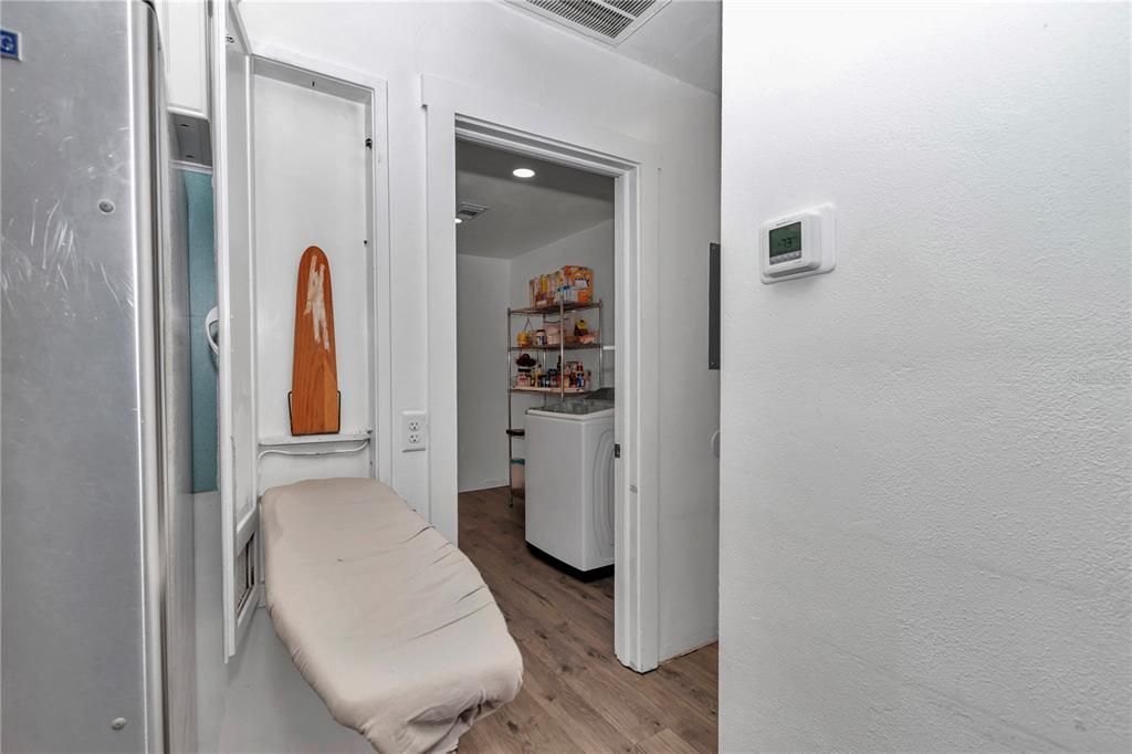 For Sale: $249,000 (2 beds, 2 baths, 1044 Square Feet)