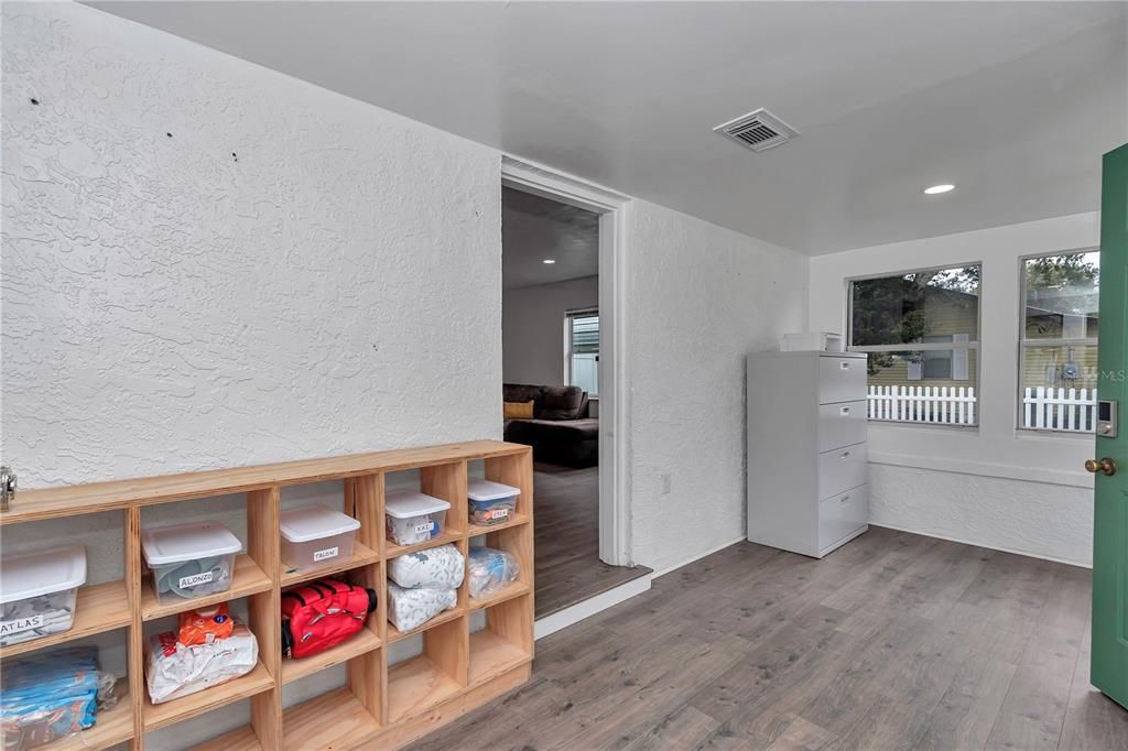 For Sale: $249,000 (2 beds, 2 baths, 1044 Square Feet)