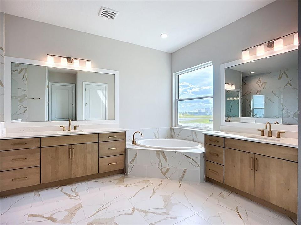 En Venta: $2,091,600 (3 camas, 3 baños, 3537 Pies cuadrados)