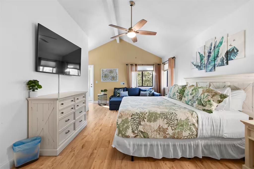 En Venta: $915,000 (4 camas, 3 baños, 2475 Pies cuadrados)