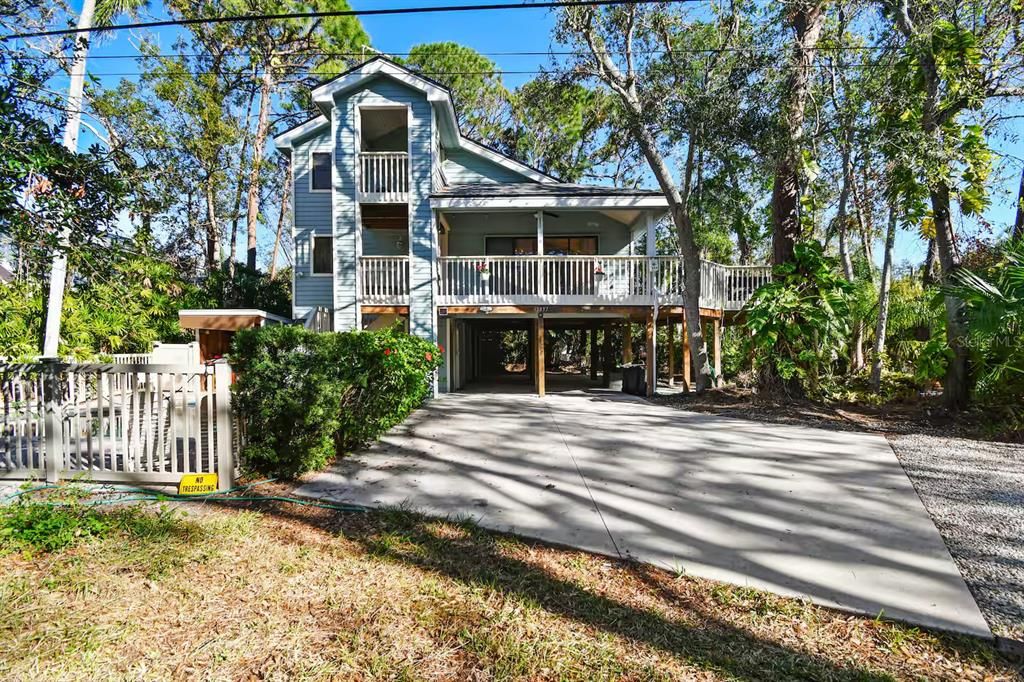 En Venta: $915,000 (4 camas, 3 baños, 2475 Pies cuadrados)