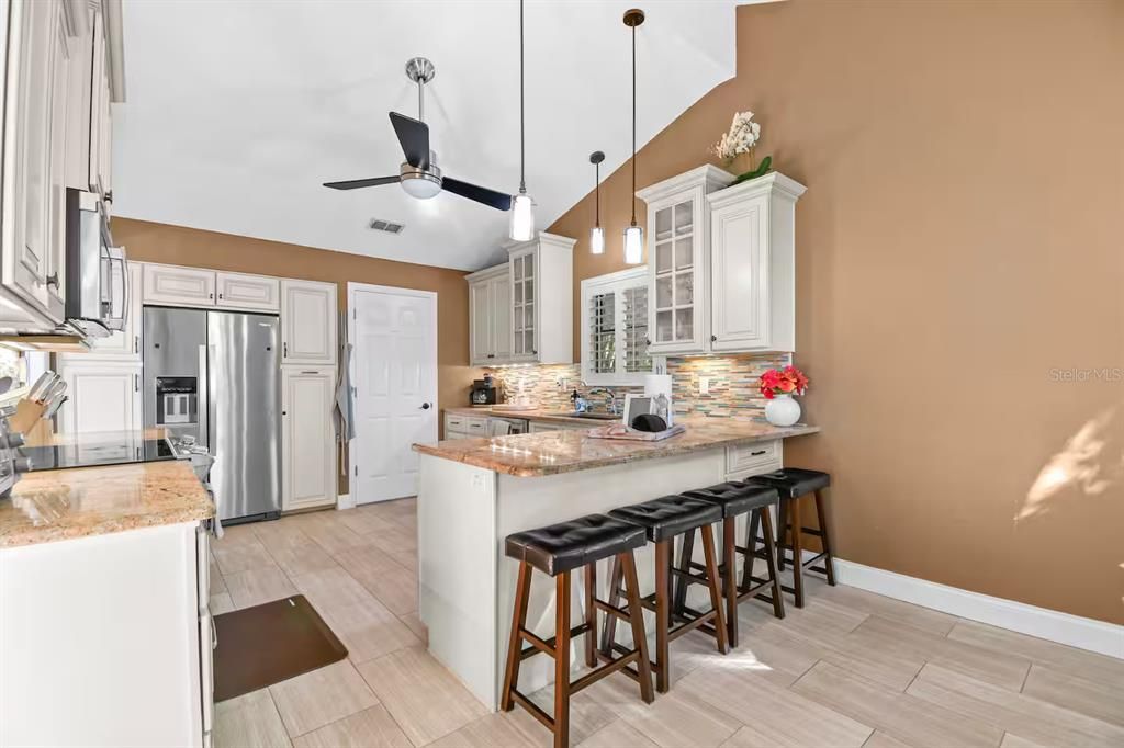 En Venta: $915,000 (4 camas, 3 baños, 2475 Pies cuadrados)