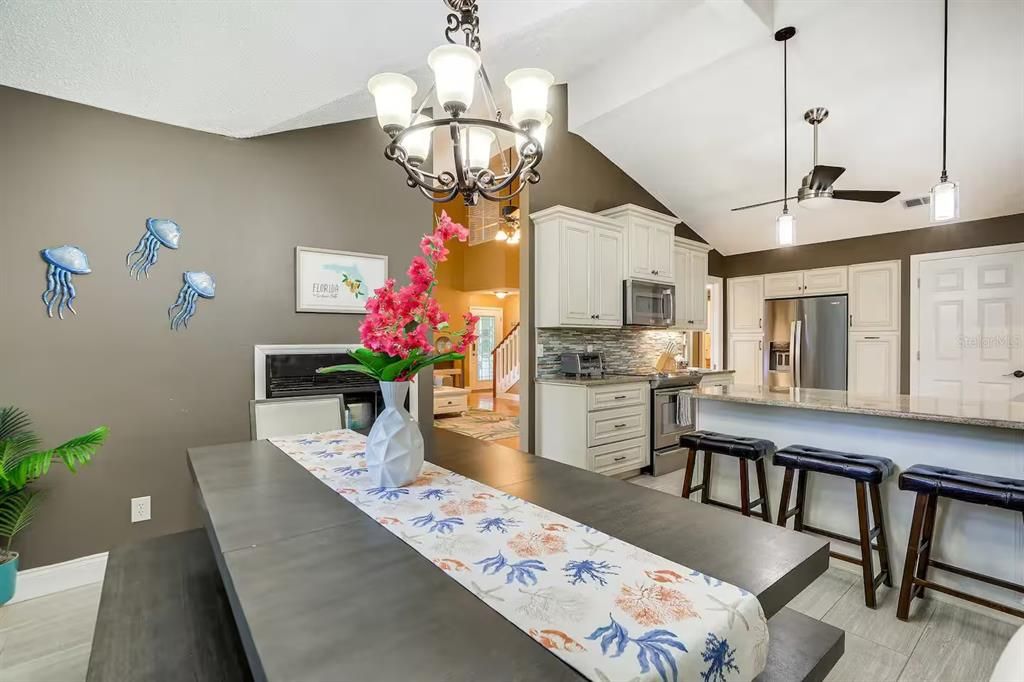 En Venta: $915,000 (4 camas, 3 baños, 2475 Pies cuadrados)