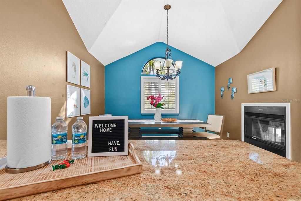 En Venta: $915,000 (4 camas, 3 baños, 2475 Pies cuadrados)