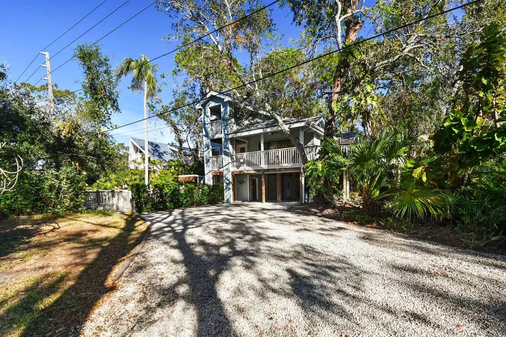 En Venta: $915,000 (4 camas, 3 baños, 2475 Pies cuadrados)