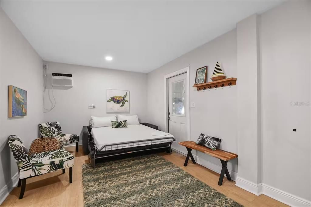 En Venta: $915,000 (4 camas, 3 baños, 2475 Pies cuadrados)