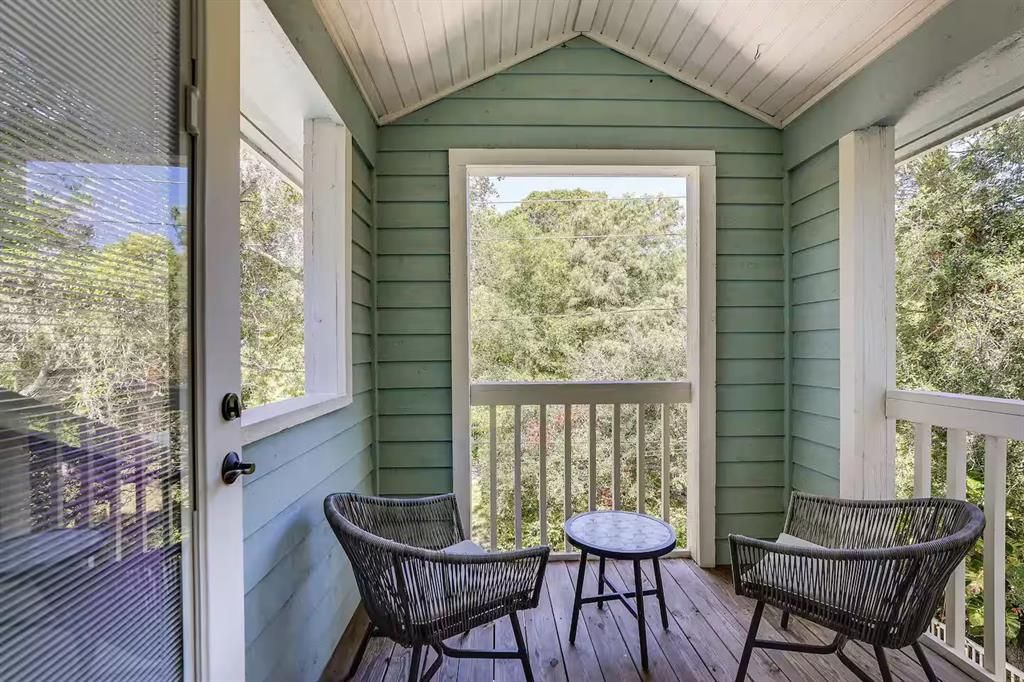 En Venta: $915,000 (4 camas, 3 baños, 2475 Pies cuadrados)