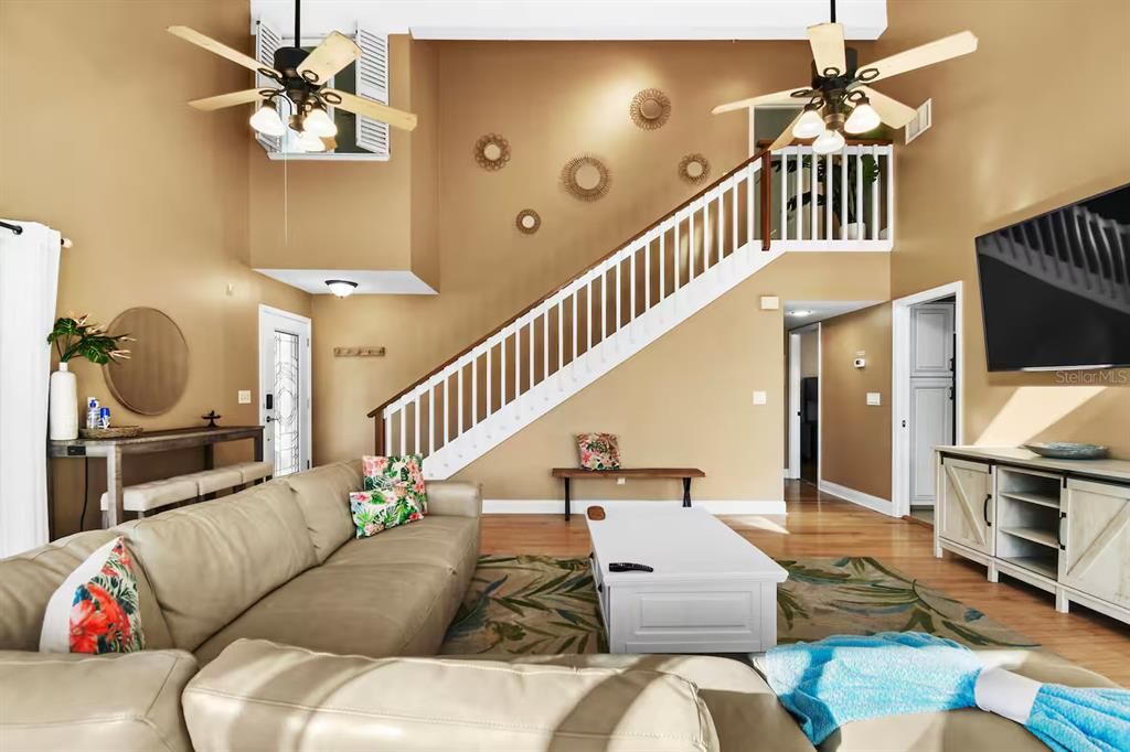 En Venta: $915,000 (4 camas, 3 baños, 2475 Pies cuadrados)