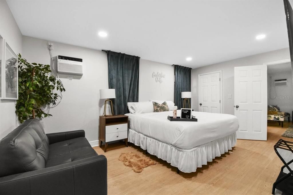 En Venta: $915,000 (4 camas, 3 baños, 2475 Pies cuadrados)