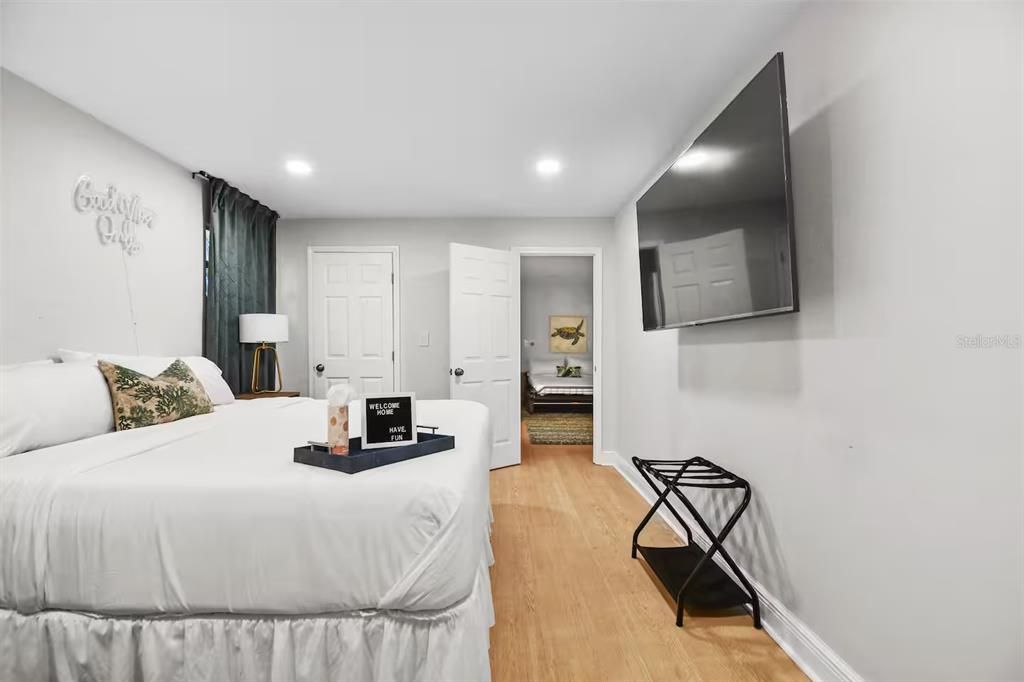 En Venta: $915,000 (4 camas, 3 baños, 2475 Pies cuadrados)