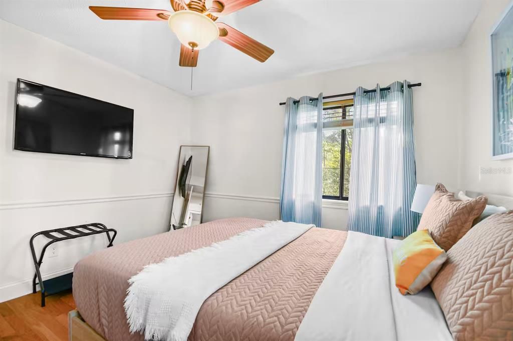 En Venta: $915,000 (4 camas, 3 baños, 2475 Pies cuadrados)