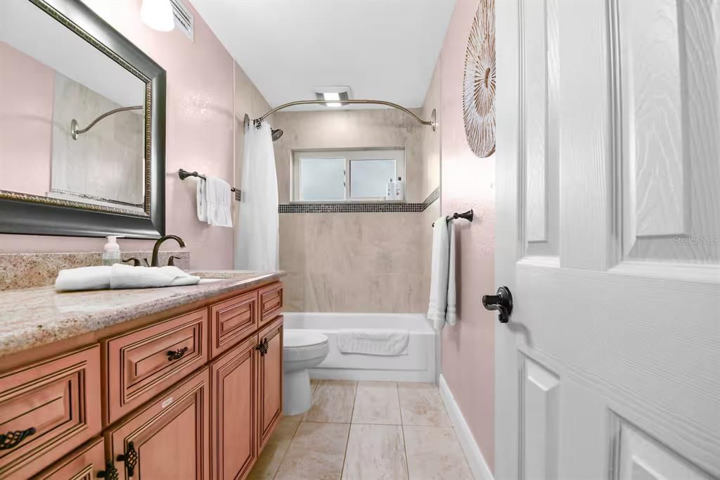 En Venta: $915,000 (4 camas, 3 baños, 2475 Pies cuadrados)