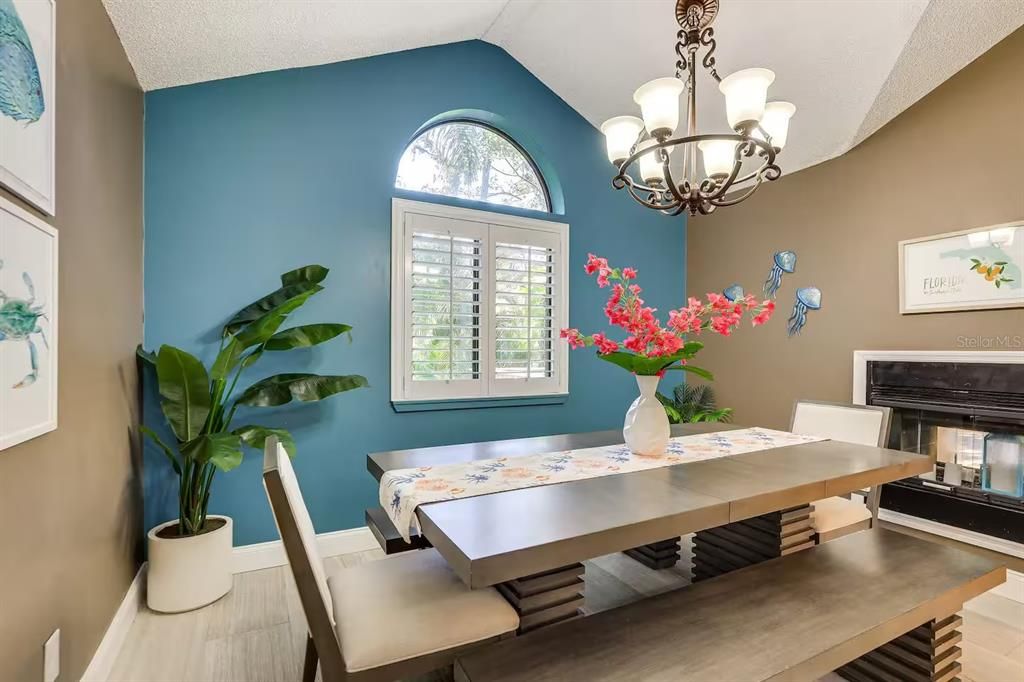 En Venta: $915,000 (4 camas, 3 baños, 2475 Pies cuadrados)