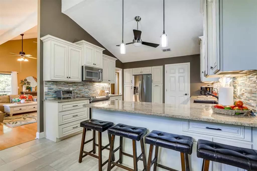 En Venta: $915,000 (4 camas, 3 baños, 2475 Pies cuadrados)