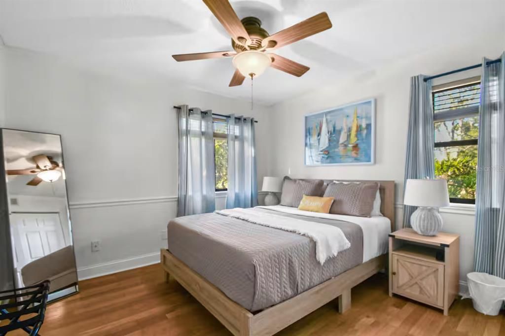 En Venta: $915,000 (4 camas, 3 baños, 2475 Pies cuadrados)