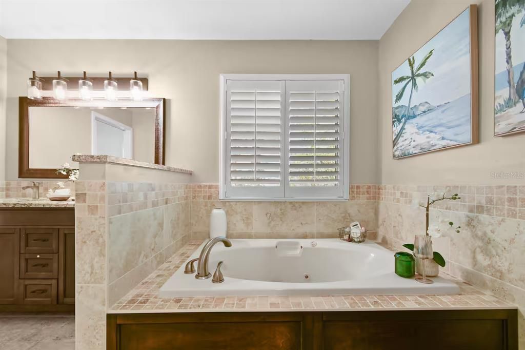 En Venta: $915,000 (4 camas, 3 baños, 2475 Pies cuadrados)