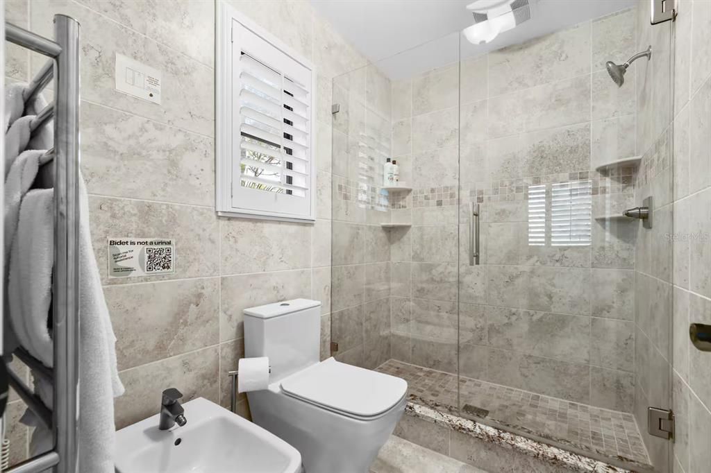 En Venta: $915,000 (4 camas, 3 baños, 2475 Pies cuadrados)