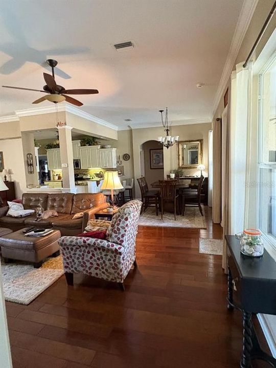 待售: $374,900 (3 贝兹, 2 浴室, 1977 平方英尺)