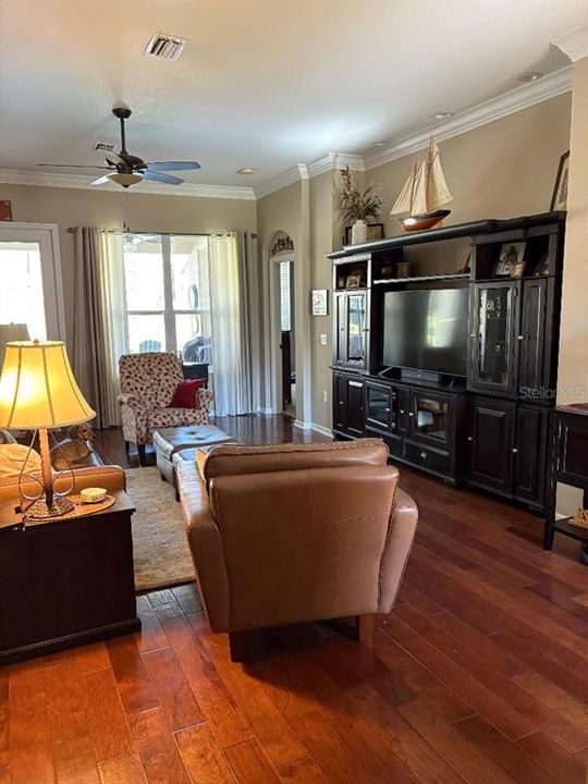 待售: $374,900 (3 贝兹, 2 浴室, 1977 平方英尺)