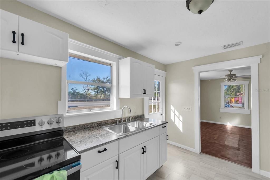 В аренду: $1,950 (3 спален, 1 ванн, 916 Квадратных фут)