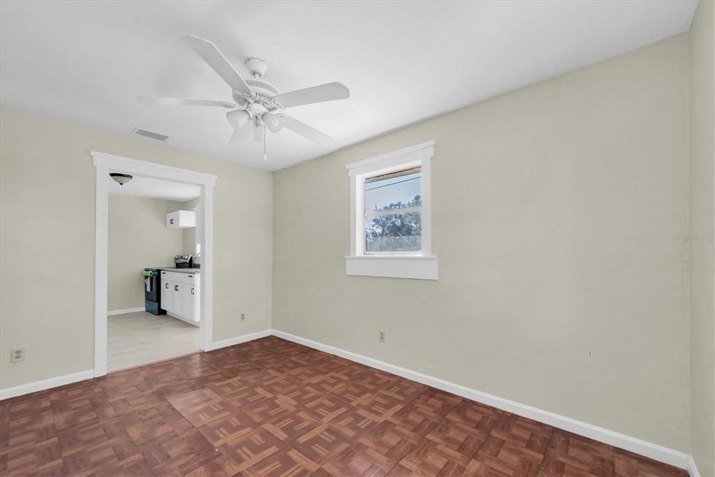 В аренду: $1,950 (3 спален, 1 ванн, 916 Квадратных фут)