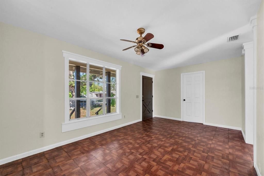В аренду: $1,950 (3 спален, 1 ванн, 916 Квадратных фут)