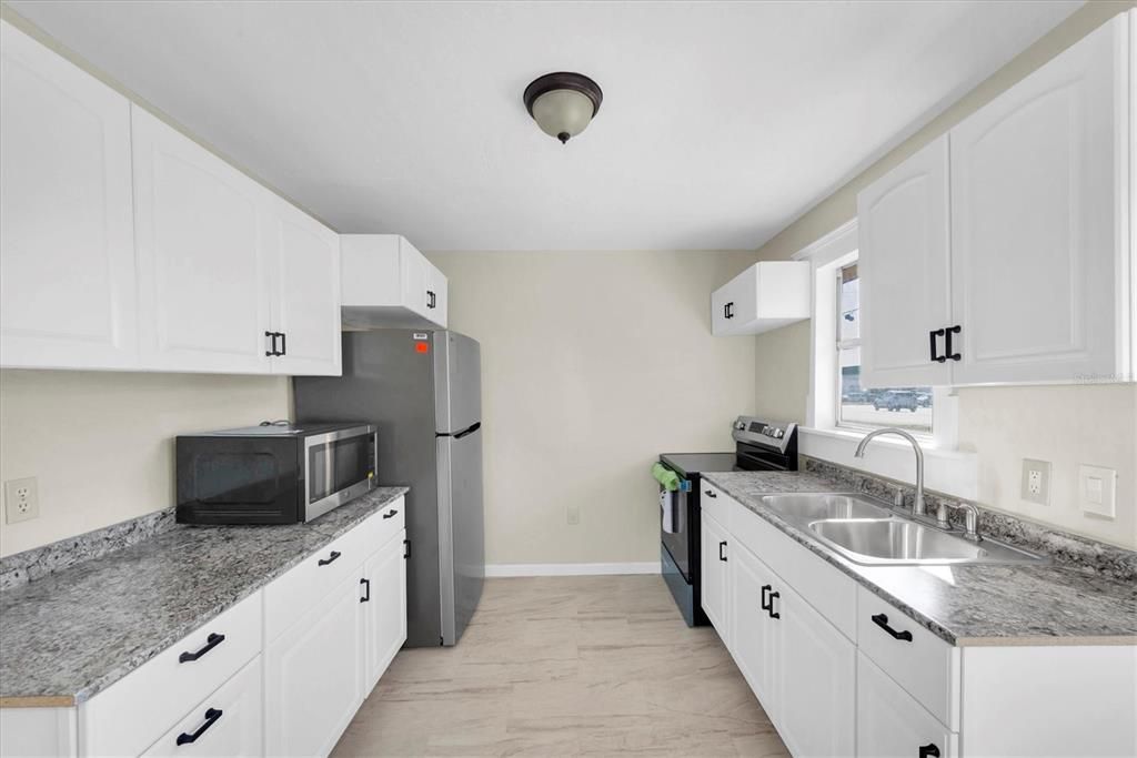 В аренду: $1,950 (3 спален, 1 ванн, 916 Квадратных фут)
