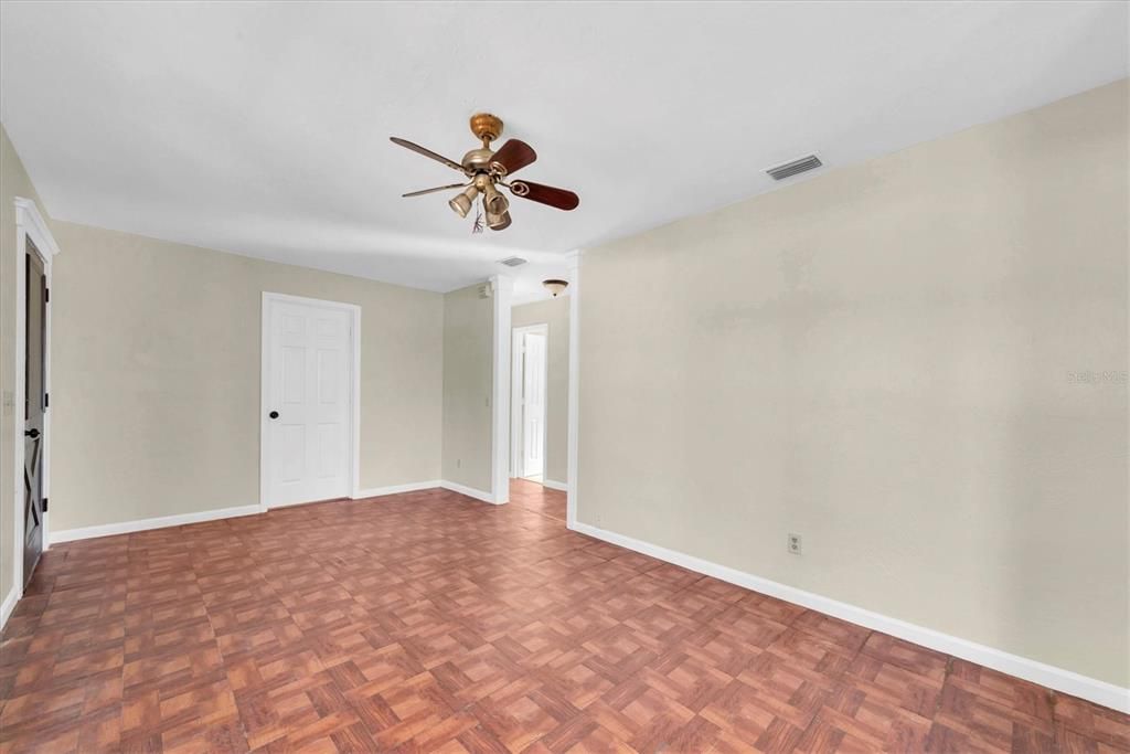 В аренду: $1,950 (3 спален, 1 ванн, 916 Квадратных фут)