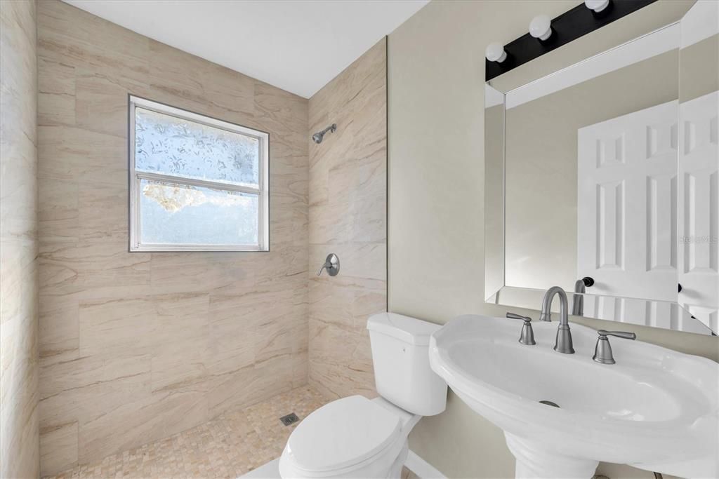 В аренду: $1,950 (3 спален, 1 ванн, 916 Квадратных фут)