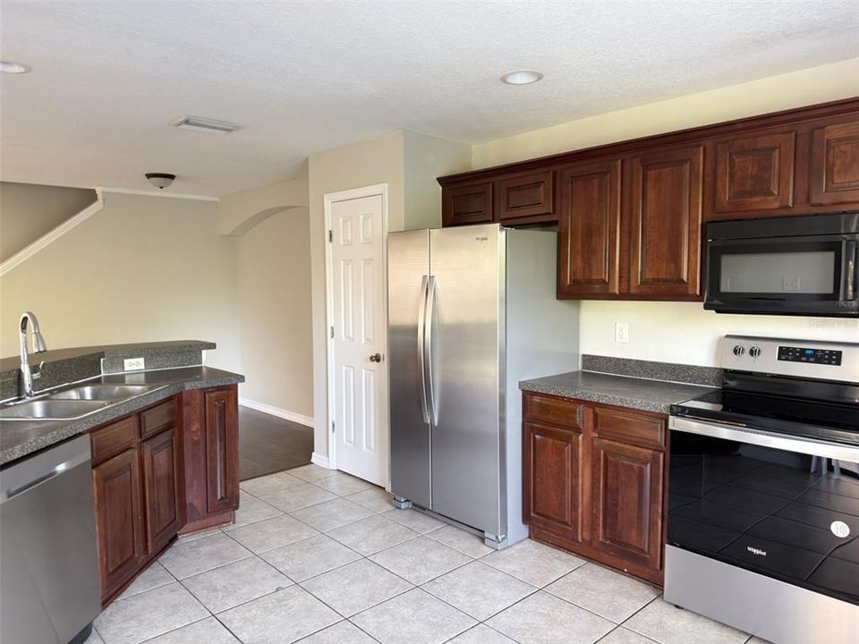 Active With Contract: $1,950 (3 beds, 2 baths, 1665 Square Feet)