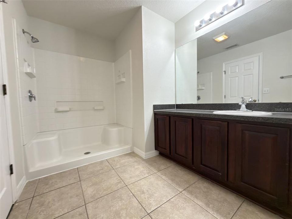 Active With Contract: $1,950 (3 beds, 2 baths, 1665 Square Feet)