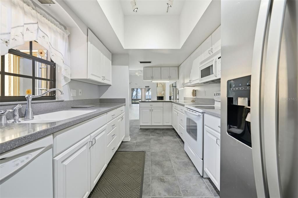 For Sale: $395,000 (2 beds, 2 baths, 1416 Square Feet)