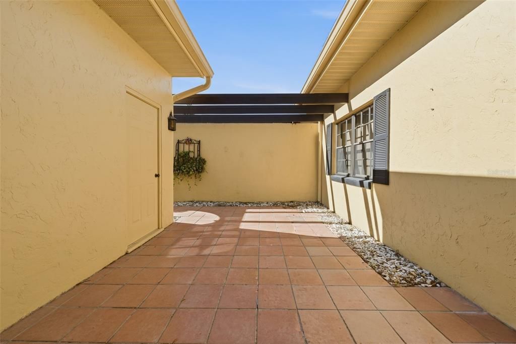 For Sale: $395,000 (2 beds, 2 baths, 1416 Square Feet)