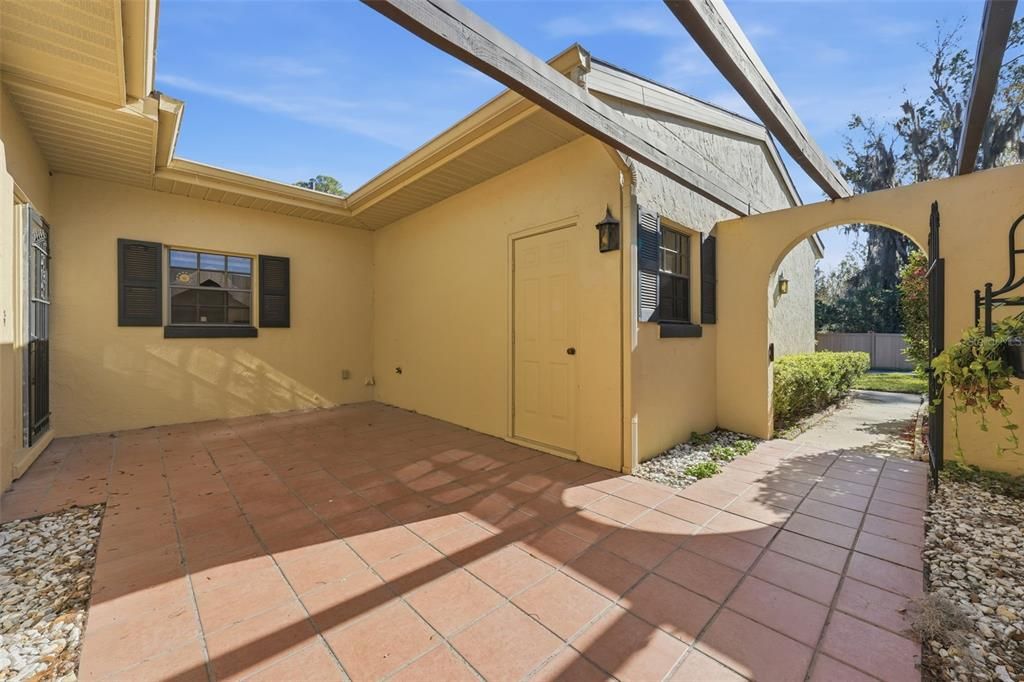 For Sale: $395,000 (2 beds, 2 baths, 1416 Square Feet)