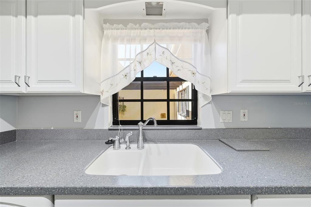 For Sale: $395,000 (2 beds, 2 baths, 1416 Square Feet)