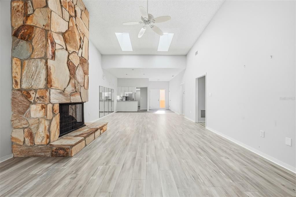 For Sale: $395,000 (2 beds, 2 baths, 1416 Square Feet)