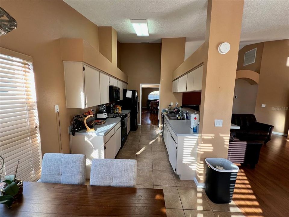 На продажу: $575,000 (4 спален, 2 ванн, 2258 Квадратных фут)