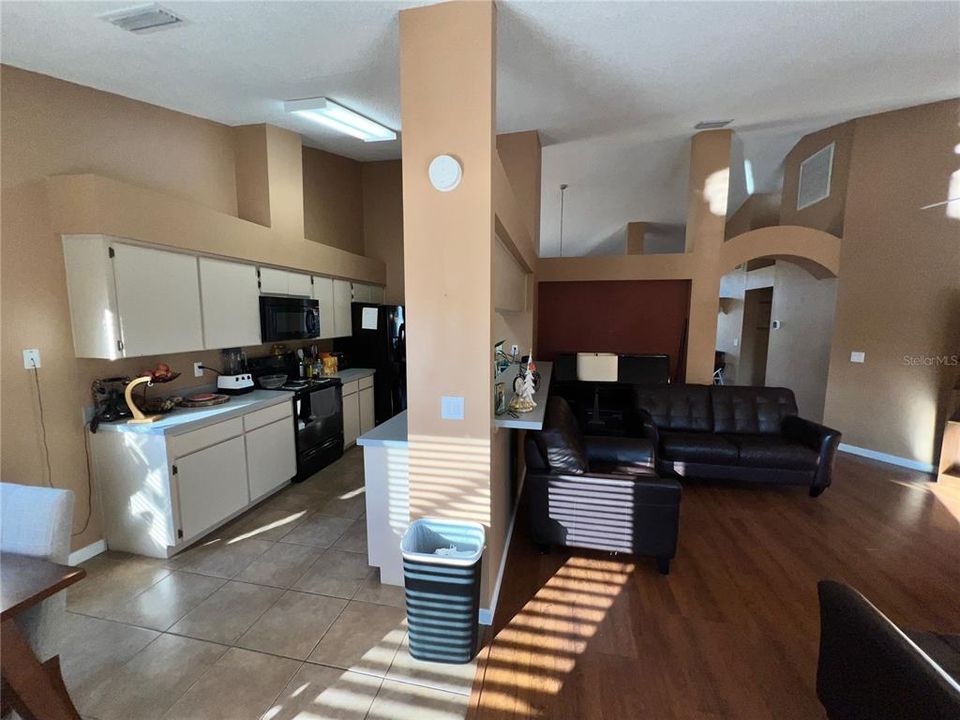 На продажу: $575,000 (4 спален, 2 ванн, 2258 Квадратных фут)