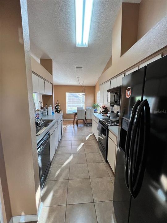 На продажу: $575,000 (4 спален, 2 ванн, 2258 Квадратных фут)