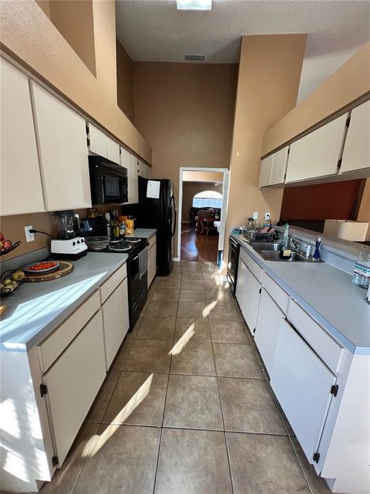 На продажу: $575,000 (4 спален, 2 ванн, 2258 Квадратных фут)