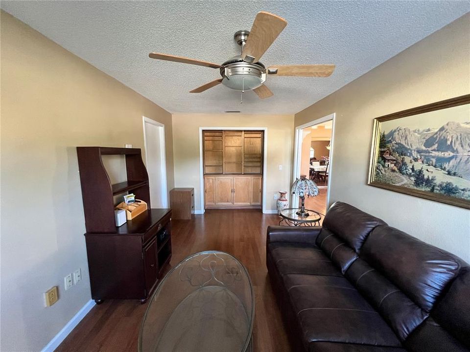 На продажу: $575,000 (4 спален, 2 ванн, 2258 Квадратных фут)