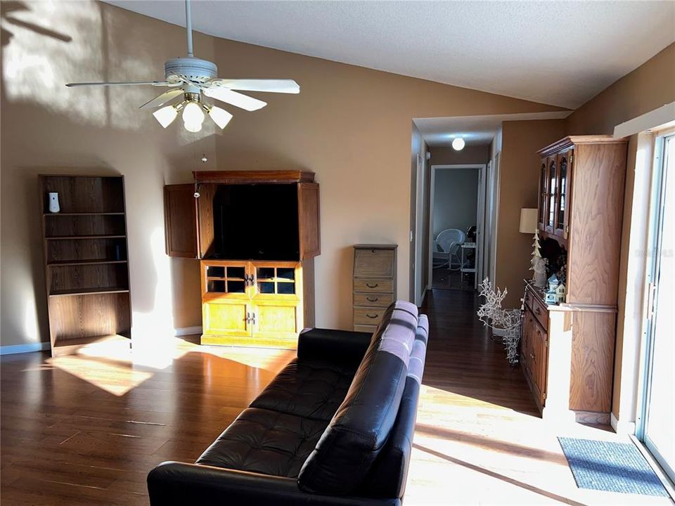 На продажу: $575,000 (4 спален, 2 ванн, 2258 Квадратных фут)