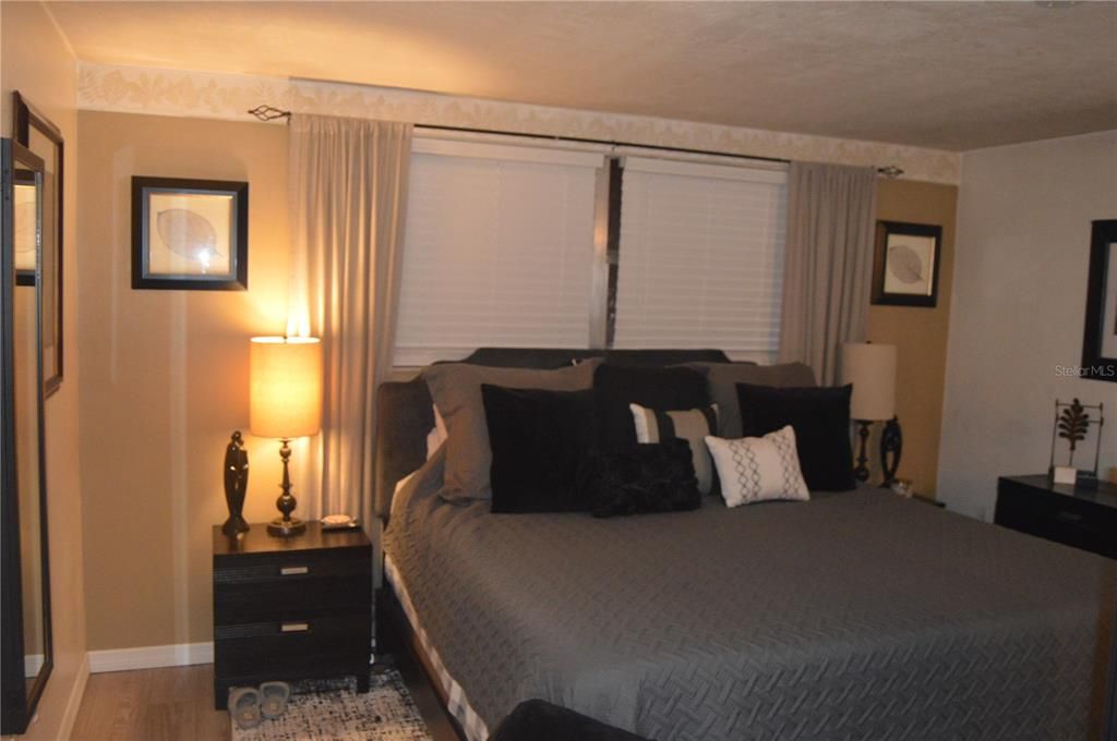 For Sale: $289,900 (2 beds, 2 baths, 1135 Square Feet)