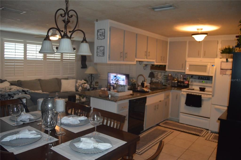 For Sale: $289,900 (2 beds, 2 baths, 1135 Square Feet)
