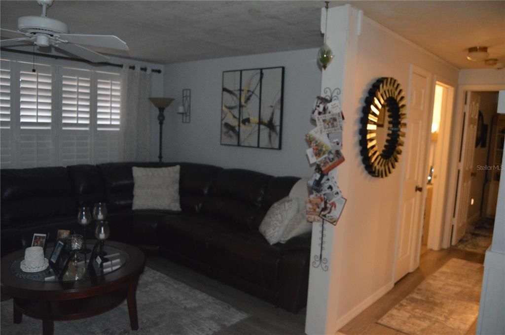 For Sale: $289,900 (2 beds, 2 baths, 1135 Square Feet)