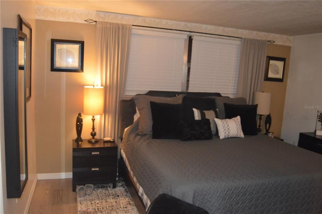 For Sale: $289,900 (2 beds, 2 baths, 1135 Square Feet)