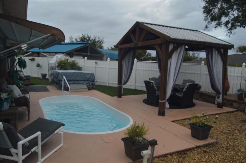 For Sale: $289,900 (2 beds, 2 baths, 1135 Square Feet)