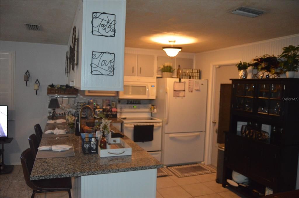 For Sale: $289,900 (2 beds, 2 baths, 1135 Square Feet)