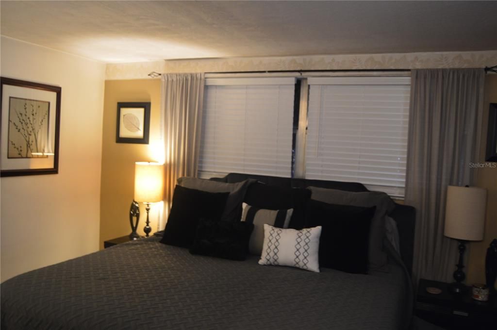 For Sale: $289,900 (2 beds, 2 baths, 1135 Square Feet)